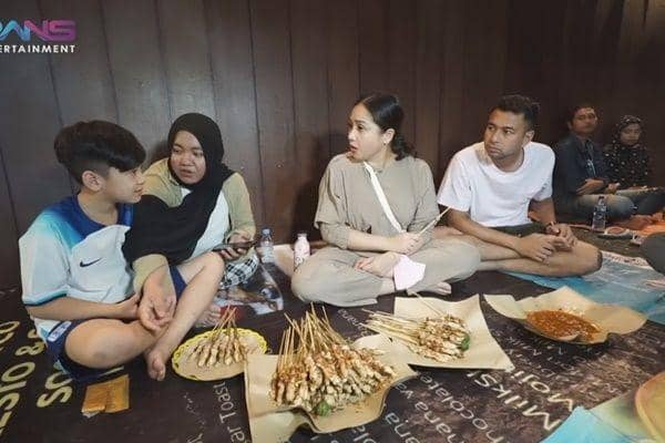 Warung Perdana: Delicious Bites by Cilacap's Riverside